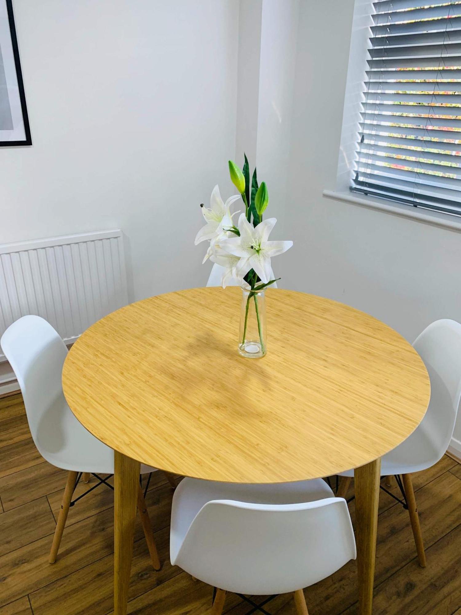 Spacious House, Free Parking & Patio Garden Farnham  Eksteriør billede