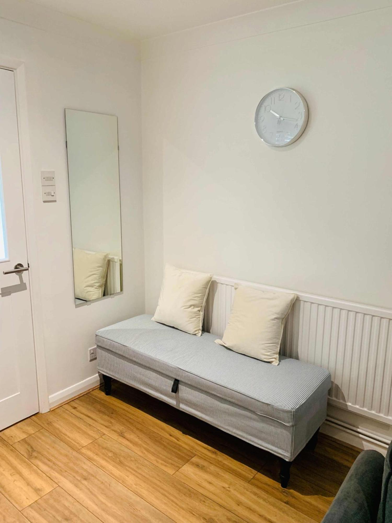 Spacious House, Free Parking & Patio Garden Farnham  Eksteriør billede
