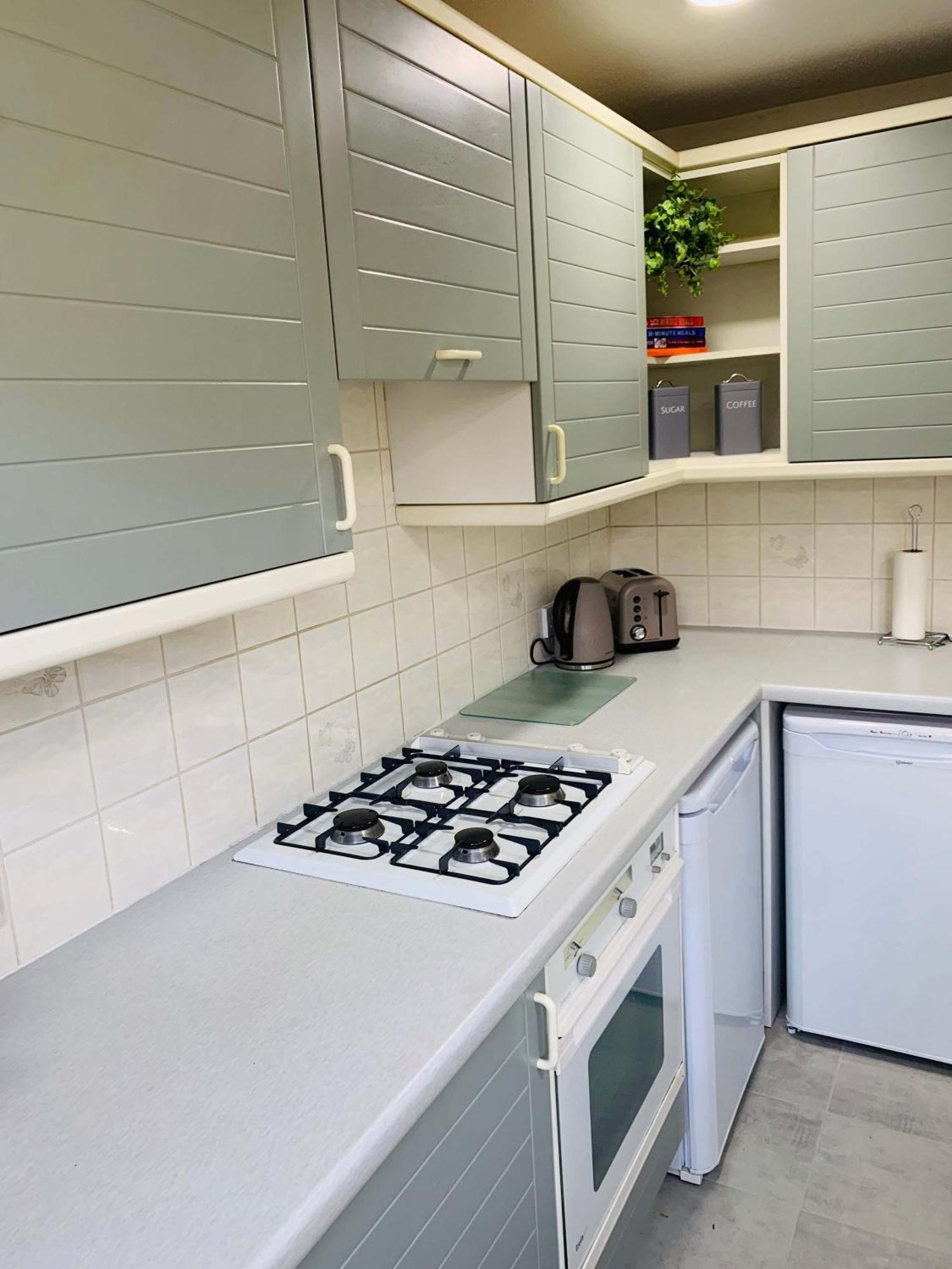 Spacious House, Free Parking & Patio Garden Farnham  Eksteriør billede