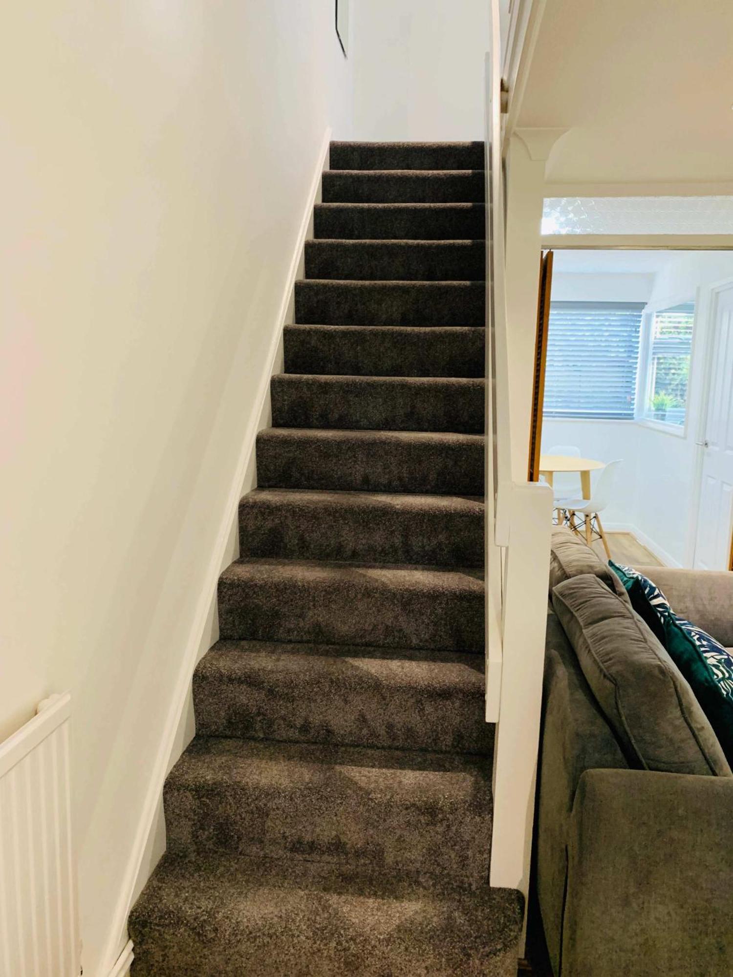 Spacious House, Free Parking & Patio Garden Farnham  Eksteriør billede